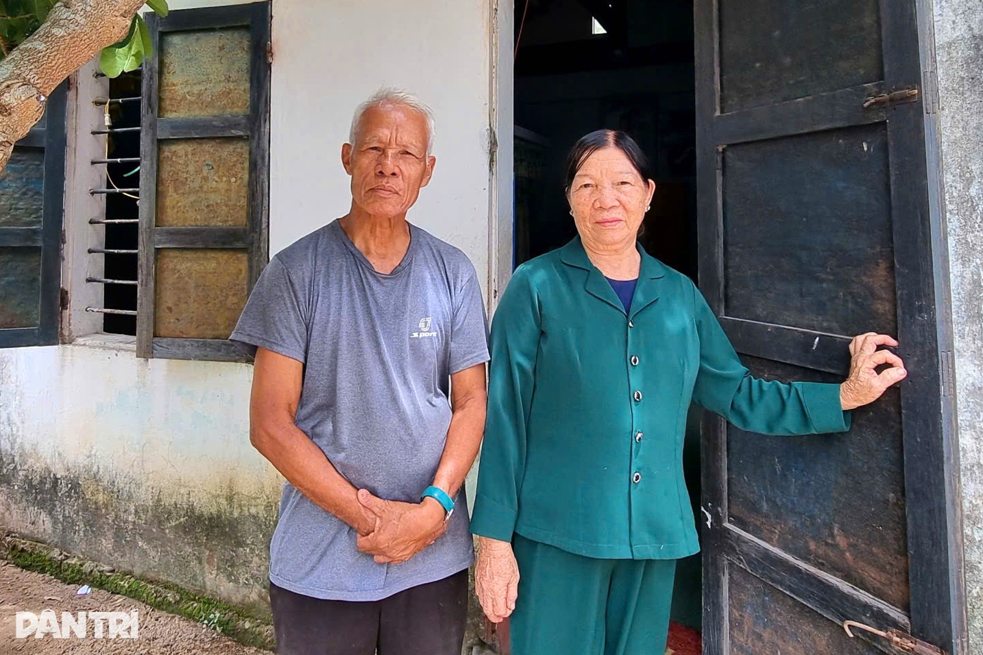 Nữ du kích lái đò trên sông Thạch Hãn xem lại hình bóng mình trong Mưa đỏ - 5 Nữ du kích lái đò trên sông Thạch Hãn xem lại hình bóng mình trong Mưa đỏ - 5