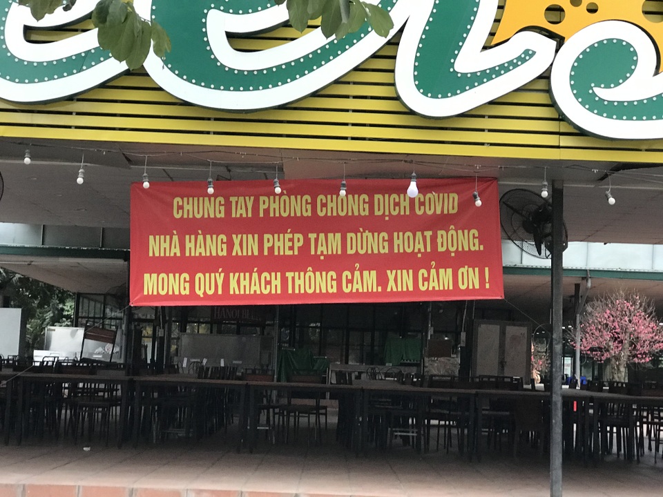Covid-19 tái xuất: Dân buôn đồng loạt thanh lý, xả hàng, nghỉ Tết sớm - 4 Covid-19 tái xuất: Dân buôn đồng loạt thanh lý, xả hàng, nghỉ Tết sớm - 4