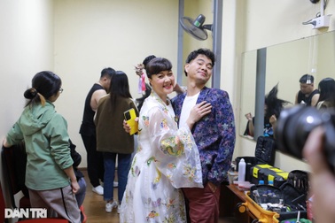 Hậu trường Táo quân 2023: Xuân Bắc ăn cơm hộp, Vân Dung ghi thoại ra tay