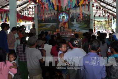 Đổ xô đi xem ảnh “Phật tỏa hào quang” vì tin lời đồn