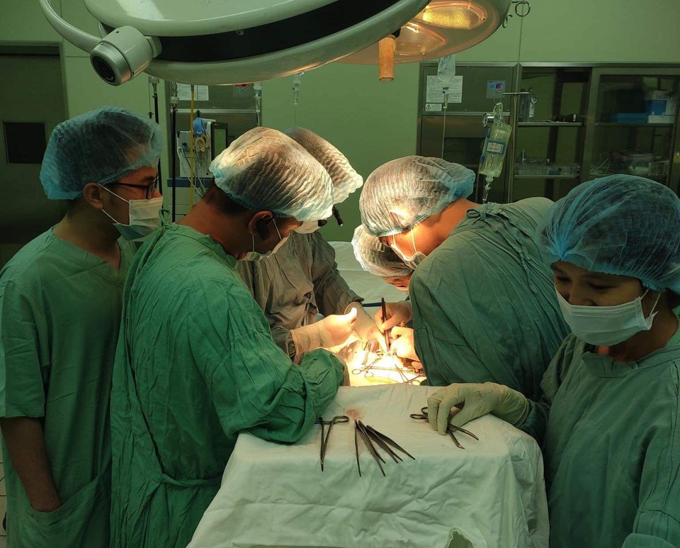 Thành công ca ghép thận tự thân đầu tiên tại miền Trung - 1 Thành công ca ghép thận tự thân đầu tiên tại miền Trung - 1
