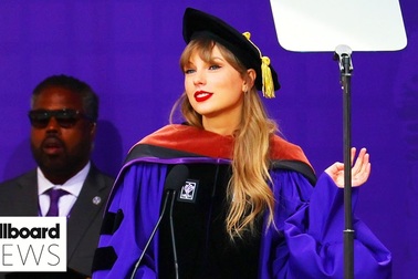 Taylor Swift gây bão khi nhận bằng tiến sĩ danh dự