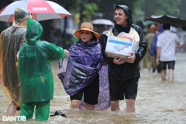 Long An ủng hộ 13,5 tỷ đồng hỗ trợ đồng bào vùng lũ miền Bắc