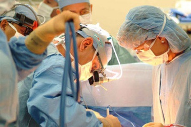 Đua nhau đi phẫu thuật thẫm mỹ để kiếm việc