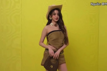 Jang Won Young đọ dáng cùng Momo tại Paris