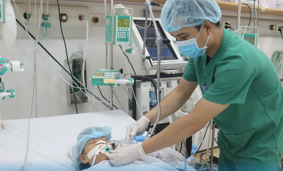 Theo ông đi câu cá, 2 cháu bé té xuống sông đuối nước - 1 Theo ông đi câu cá, 2 cháu bé té xuống sông đuối nước - 1