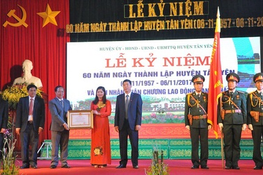 Bắc Giang: Kỷ niệm 60 năm thành lập huyện anh hùng và đón Huân chương lao động hạng nhất