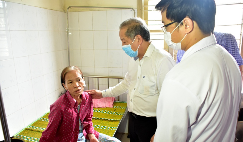 Thừa Thiên Huế căng mình khắc phục thiệt hại do bão số 5 gây ra - 8 Thừa Thiên Huế căng mình khắc phục thiệt hại do bão số 5 gây ra - 8
