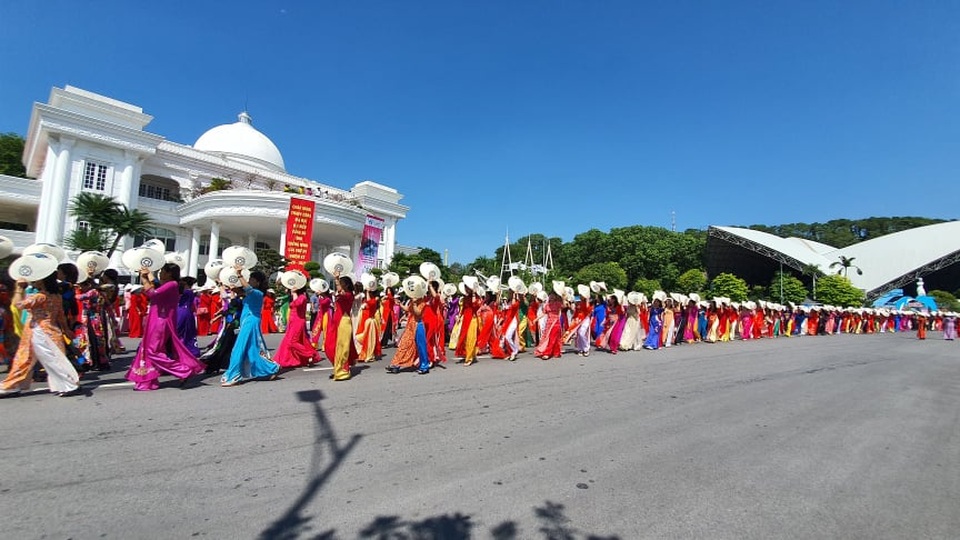 Tung 2 gói kích cầu “khủng”, du lịch Quảng Ninh đang “hồi sinh” từng ngày - 7 Tung 2 gói kích cầu “khủng”, du lịch Quảng Ninh đang “hồi sinh” từng ngày - 7