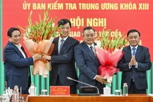 Bàn giao công tác của Chủ nhiệm Ủy ban Kiểm tra Trung ương