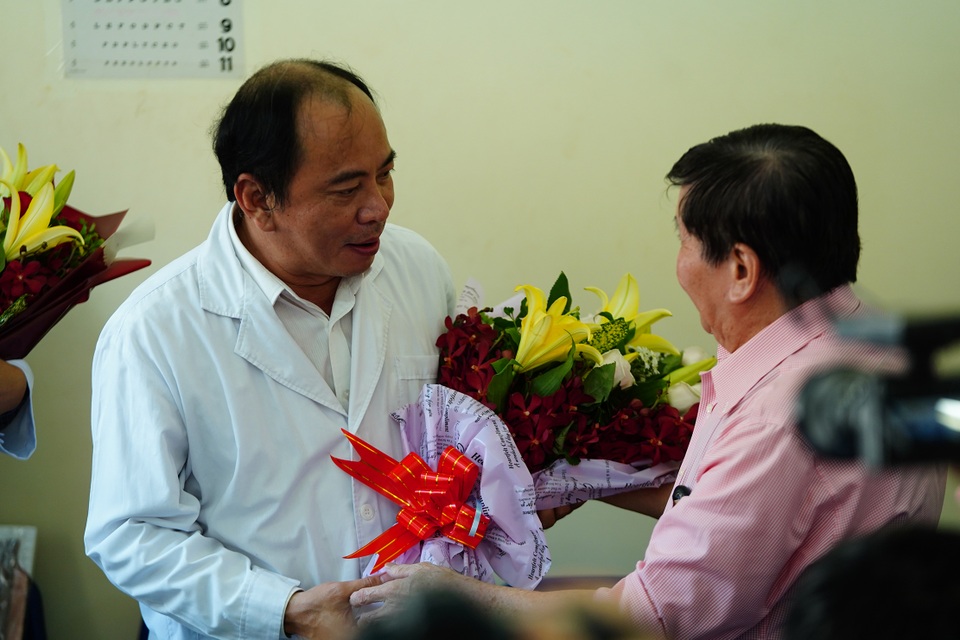 Việt kiều Mỹ nhiễm Covid-19: Cảm ơn những “ân nhân áo trắng” - 9 Việt kiều Mỹ nhiễm Covid-19: Cảm ơn những “ân nhân áo trắng” - 9
