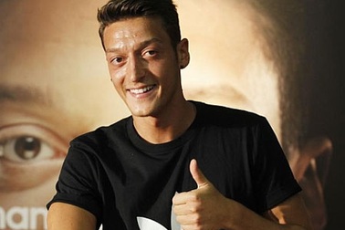 Thương vụ Mesut Ozil: Chuyện bây giờ mới kể