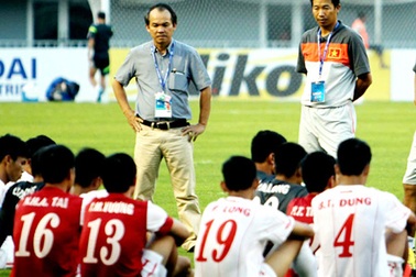 Không mua cầu thủ, bầu Đức “nhập khẩu” từ học viện JMG toàn cầu