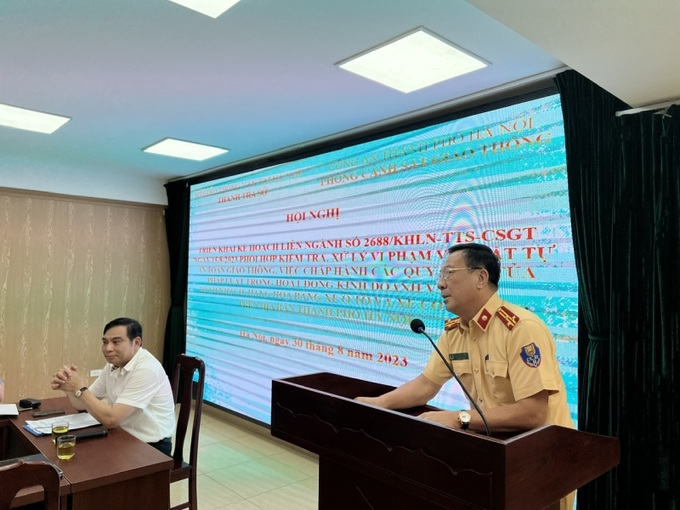Thượng tá Đỗ Văn Chuẩn - Phó trưởng phòng CSGT phát biểu tại Hội nghị