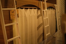 Mẹ tá hỏa khi con nói: "Cảnh nóng ở quán cà phê, cũng bình thường mà"