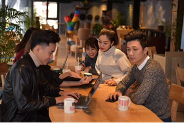 Hà Nội chảy trôi, ngồi cà phê ngắm phố