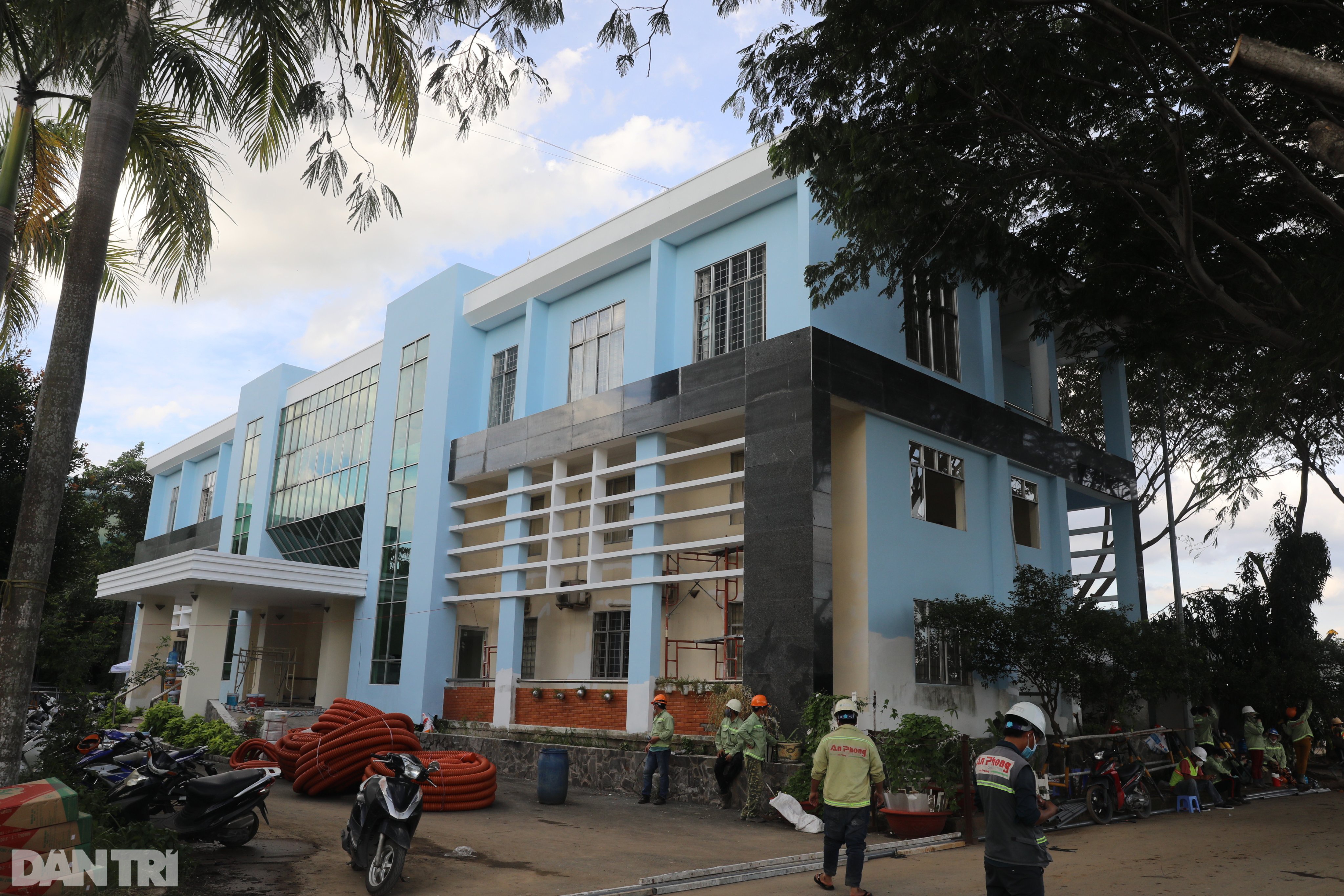 500 công nhân ngày đêm xây dựng bệnh viện dã chiến ở TPHCM - 14 500 công nhân ngày đêm xây dựng bệnh viện dã chiến ở TPHCM - 14