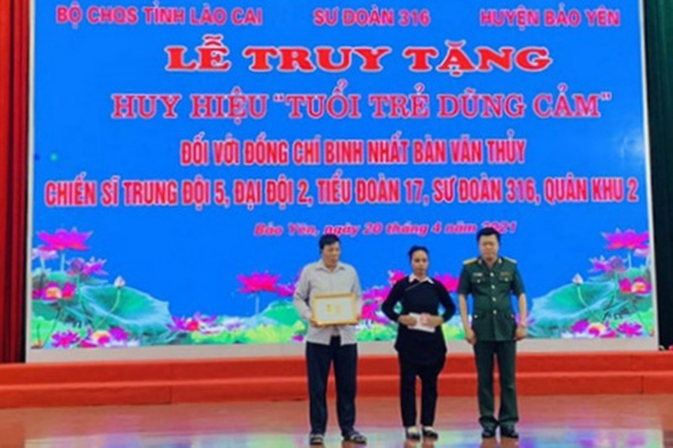 Lào Cai: Truy tặng liệt sĩ Bàn Văn Thủy huy hiệu Tuổi trẻ dũng cảm - 1