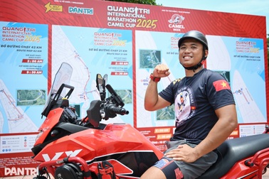 Chàng trai chạy xe máy 500km từ Hà Nội vào dự giải Aqua Warriors Quảng Trị