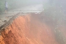 Sau nhiều ngày mưa cực lớn, đường lên đỉnh Bạch Mã bị "chặt đứt"