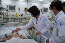 Việt Nam phải nhập khẩu hoàn toàn thuốc trị tay chân miệng làm từ máu người