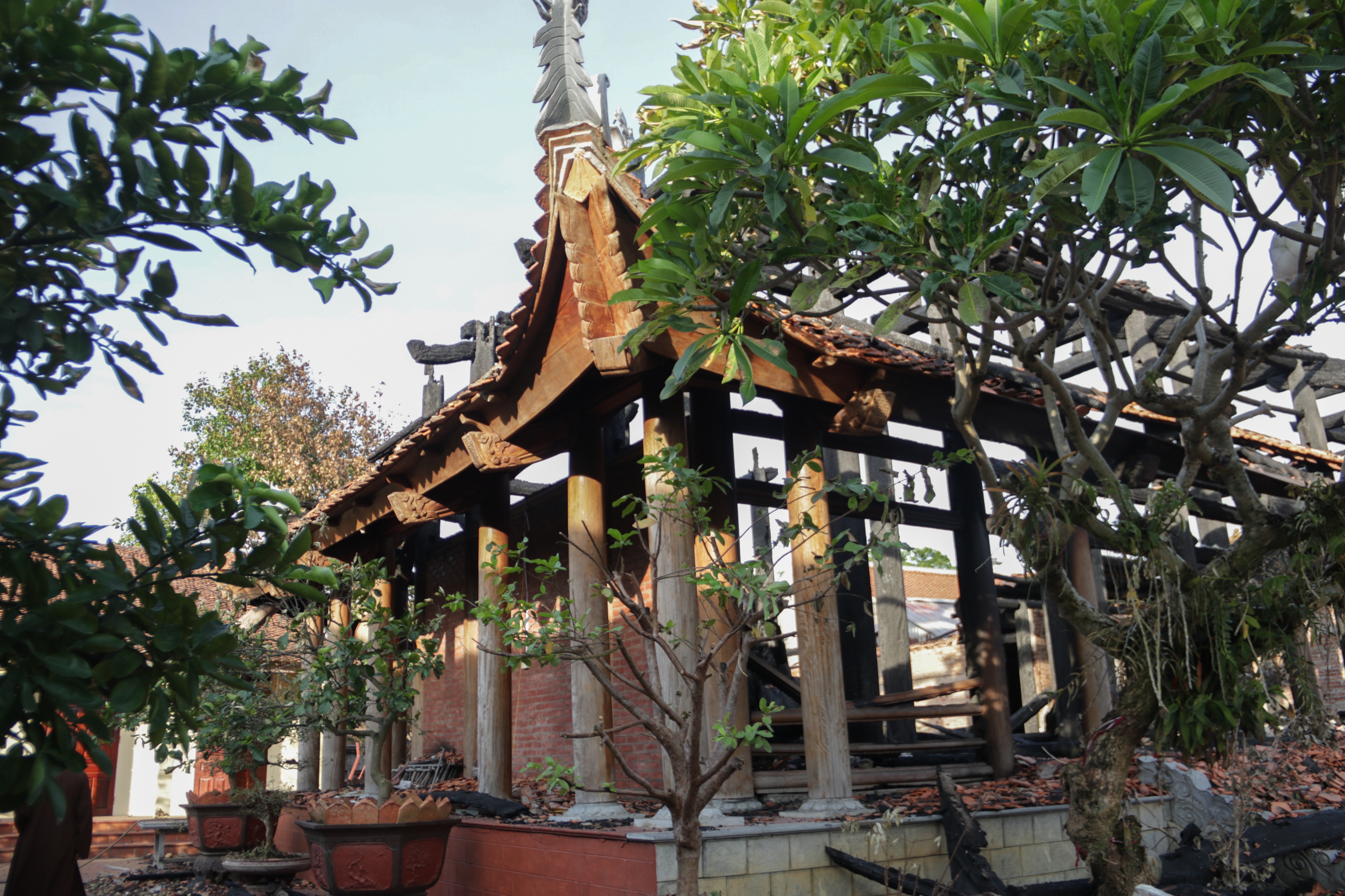 Hà Nội: Ngôi Tam bảo bằng gỗ lim hàng chục tỷ hóa than sau đêm hỏa hoạn - 27