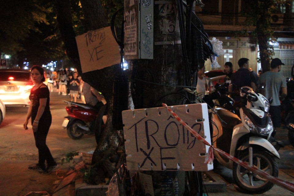 Đường lên phố Hàng Mã ùn tắc kinh hoàng trước đêm Trung thu - 6