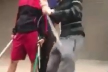 Nhóm côn đồ chặn xe ô tô đập phá, xông vào ẩu đả nhau