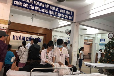 Bệnh viện đông nghẹt bệnh nhân cấp cứu, tai nạn trong những ngày Tết