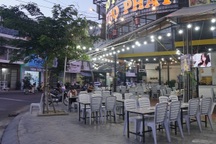 Bình Định: Quán ăn uống vỉa hè dừng phục vụ khách tại chỗ