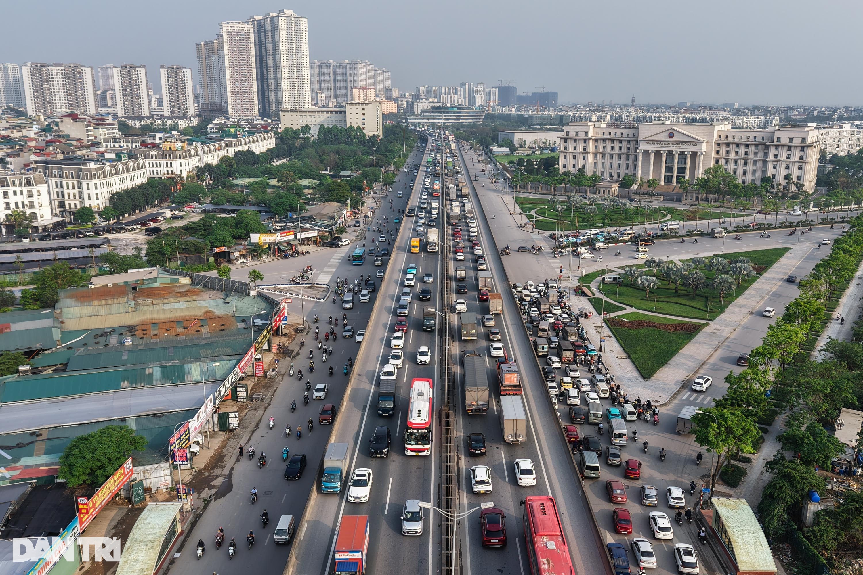 Đông nghịt người về quê nghỉ lễ 30/4, Vành đai 3 trên cao ùn tắc hơn 5km - 1 Đông nghịt người về quê nghỉ lễ 30/4, Vành đai 3 trên cao ùn tắc hơn 5km - 1