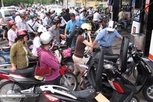 Xăng bất ngờ giảm 500 đồng/lít