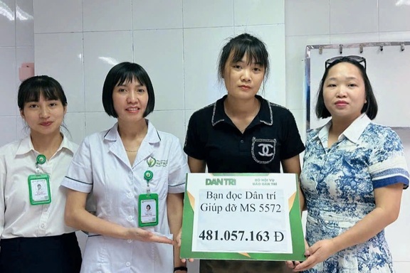 Người mẹ goá nuôi con bệnh nặng được bạn đọc giúp hơn 481 triệu đồng