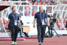 Báo Hàn Quốc đánh giá HLV Park Hang Seo giỏi hơn Shin Tae Yong