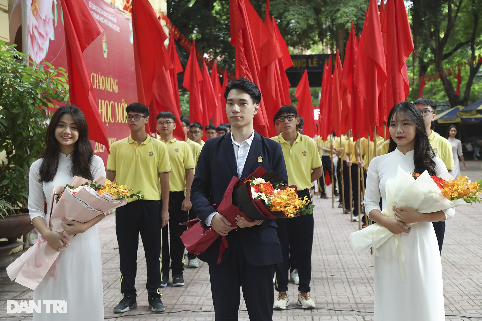 Lễ khai giảng ngắn gọn, vui tươi của trường THPT Việt Đức - 2 Lễ khai giảng ngắn gọn, vui tươi của trường THPT Việt Đức - 2