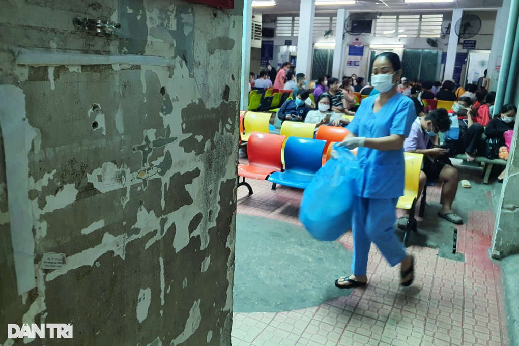 Bệnh viện xấu nhất TPHCM được cấp 50 tỷ đồng, khẩn trương xử lý ẩm thấp - 3 Bệnh viện xấu nhất TPHCM được cấp 50 tỷ đồng, khẩn trương xử lý ẩm thấp - 3