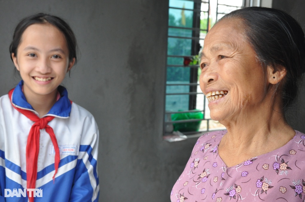 Cuộc sống thay da đổi thịt của cô bé Ngọc Khánh mồ côi cha, mẹ bỏ đi - 3 Cuộc sống thay da đổi thịt của cô bé Ngọc Khánh mồ côi cha, mẹ bỏ đi - 3