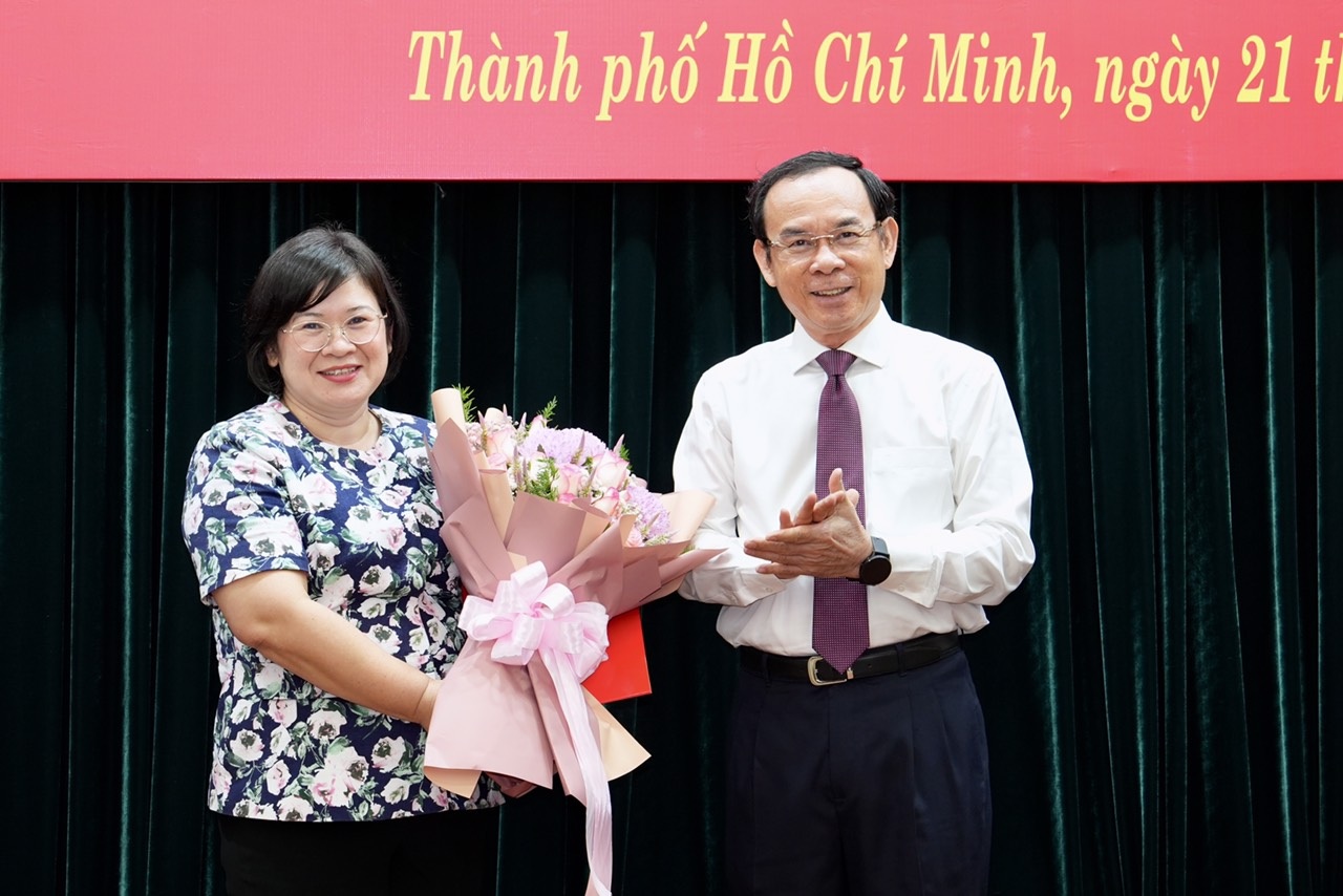 हो ची मिन्ह सिटी पार्टी समिति ने स्थायी समिति में 4 सदस्यों को जोड़ा - 1 Thành ủy TPHCM bổ sung 4 ủy viên Ban Thường vụ - 1