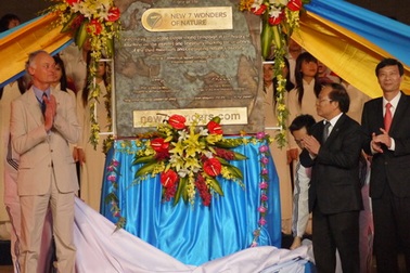 Hạ Long đón nhận danh hiệu Kỳ quan thiên nhiên thế giới mới