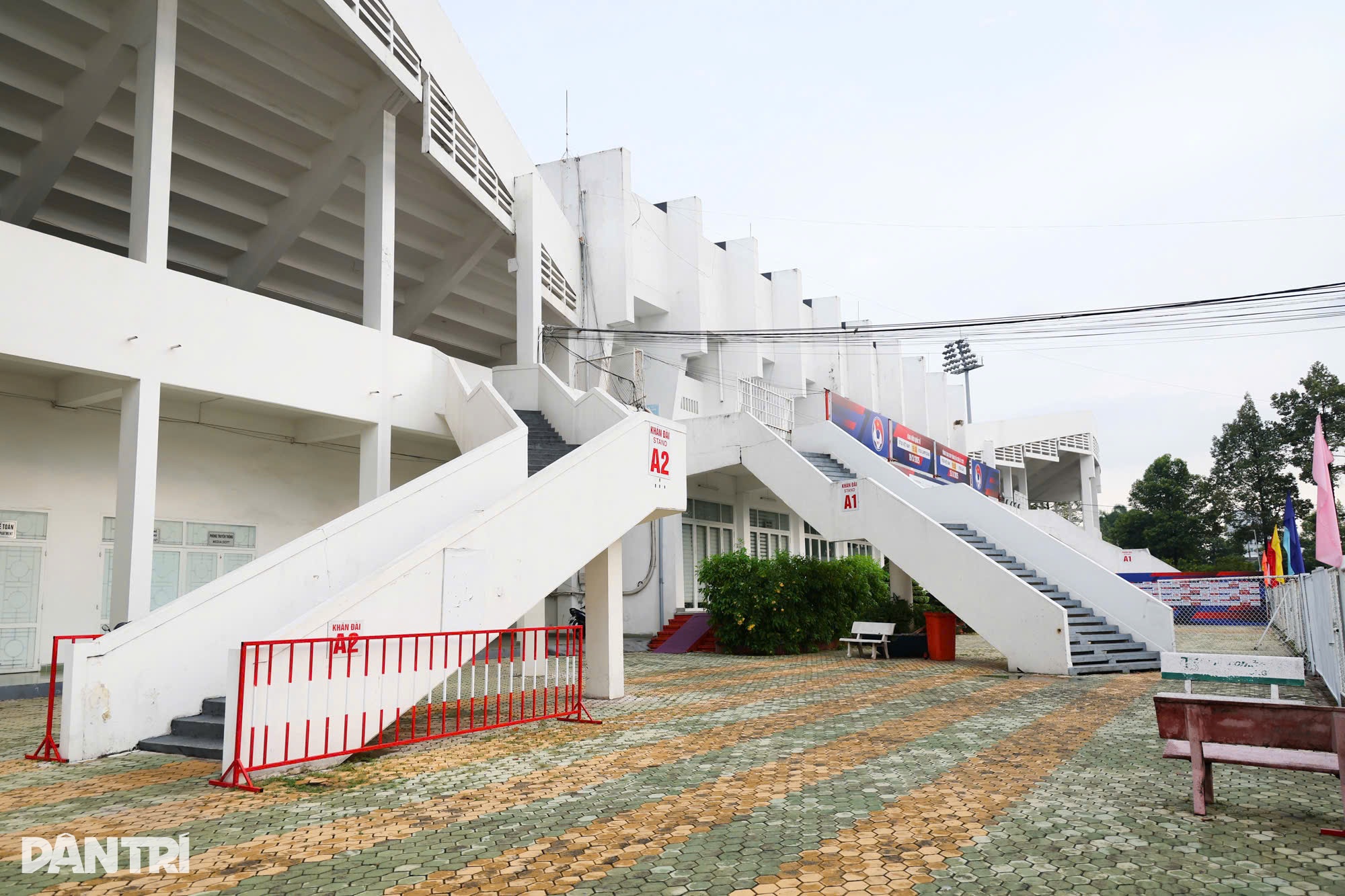 View - Mặt cỏ sân Gò Đậu xanh mướt, tuyển Việt Nam sẵn sàng gặp Campuchia và Lào | Báo Dân trí