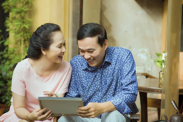 NSND Lan Hương nói gì về tin đồn chia tay NSƯT Đỗ Kỷ?