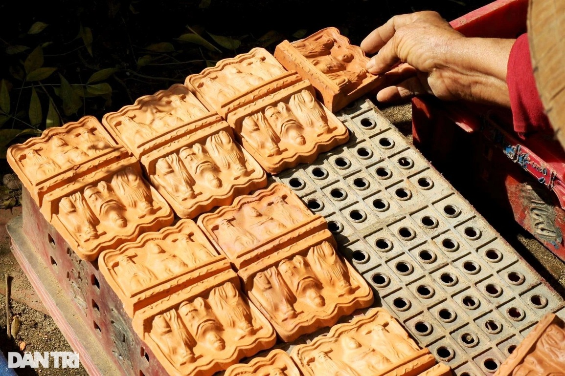 Nghề làm tượng Táo Quân tất bật vào mùa Tết ở làng gốm trăm tuổi - 2 Nghề làm tượng Táo Quân tất bật vào mùa Tết ở làng gốm trăm tuổi - 2