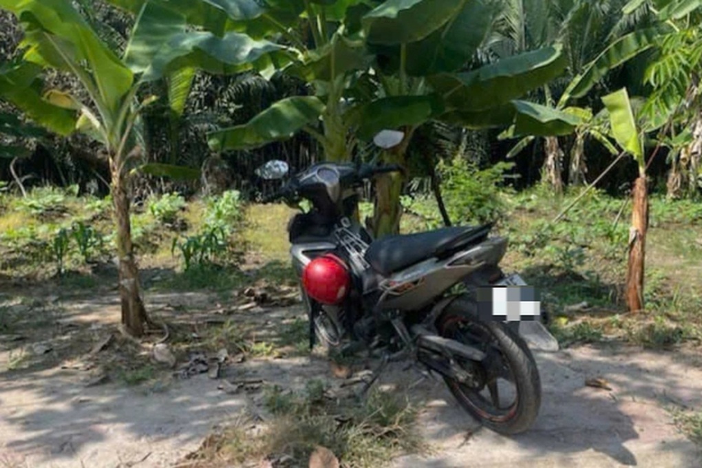 Nam sinh bỏ lại xe máy giữa vườn chuối ở TPHCM rồi mất liên lạc - 2 Nam sinh bỏ lại xe máy giữa vườn chuối ở TPHCM rồi mất liên lạc - 2