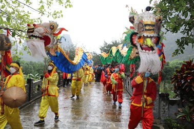 Rộn ràng lễ hội truyền thống ở di sản thế giới Tràng An