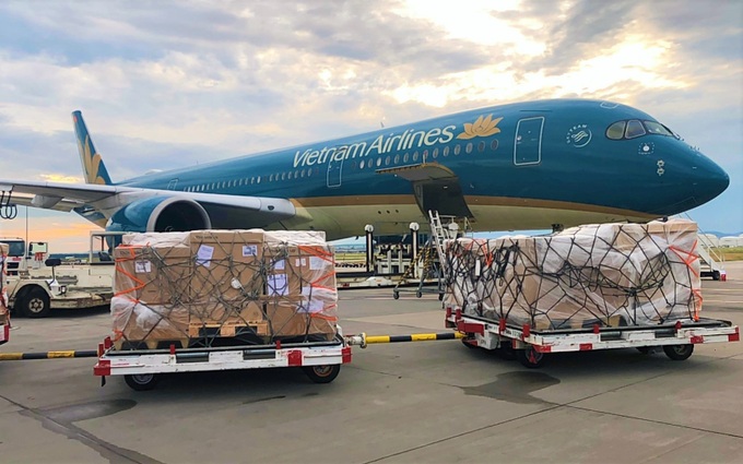 Vietnam Airlines vận chuyển miễn phí 190.000 bộ kit xét nghiệm Covid-19 của Đức viện trợ Việt Nam