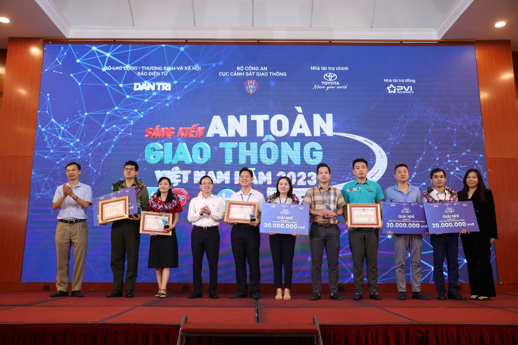 Cuộc thi Sáng kiến An toàn giao thông Việt Nam 2023 trao giải cho tác phẩm chiến thắng - 3