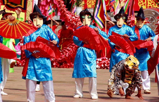  Múa trò Xuân Phả, một trong những chương trình nghệ thuật đặc sắc tại Lễ hội Lam Kinh