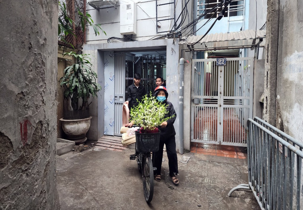 Hà Nội: Cột bê tông ở chung cư mini nứt toác, 60 hộ dân phải di dời - 1 Hà Nội: Cột bê tông ở chung cư mini nứt toác, 60 hộ dân phải di dời - 1