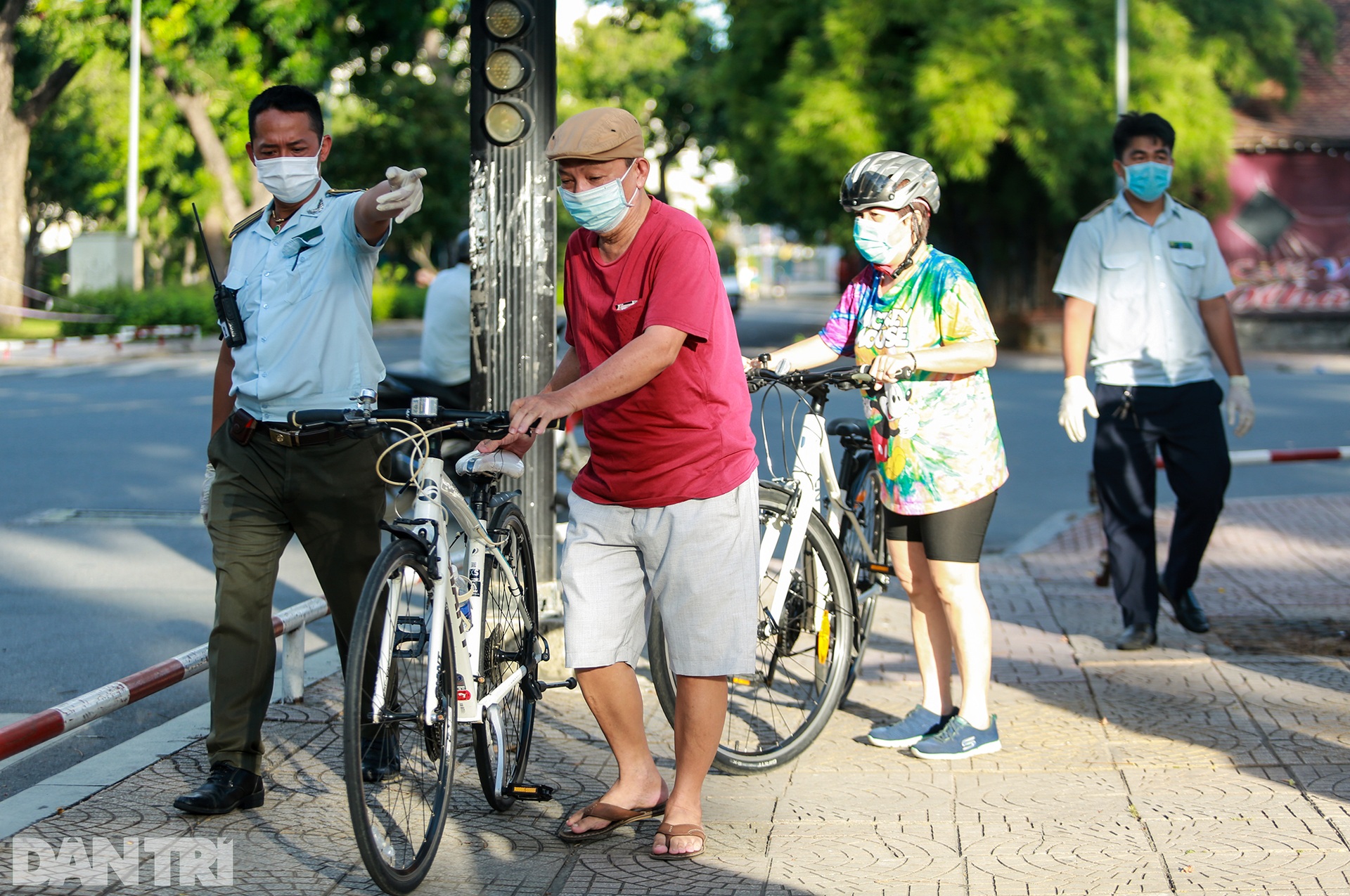 Đạp xe ra đường ở TPHCM với lý do mập mờ không thể xác thực bị phạt 2 triệu - 8 Đạp xe ra đường ở TPHCM với lý do mập mờ không thể xác thực bị phạt 2 triệu - 8