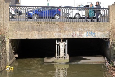 Cảm giác 24 giờ mắc kẹt trong lòng cống